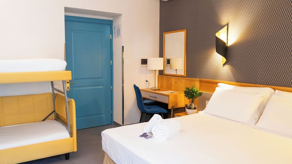 Diana Pompei Family Room 6