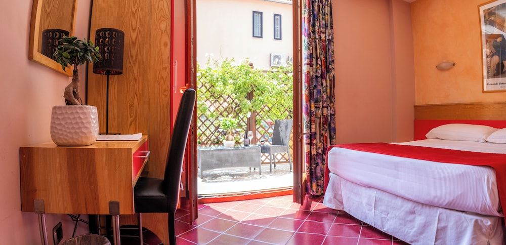 Diana Pompei Superior Double Room 9