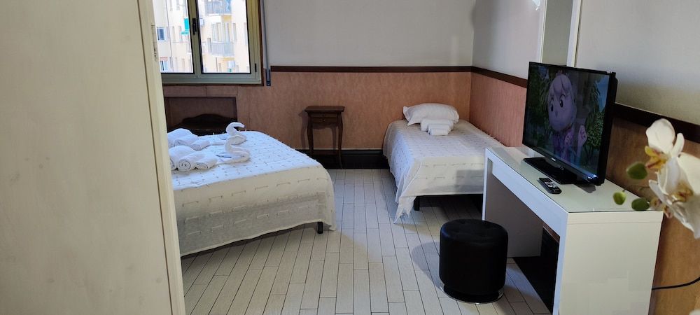 undefined Hotel San Felice 5