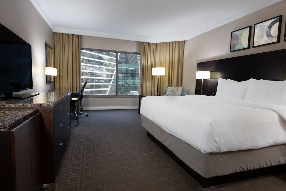 InterContinental Toronto Centre by IHG Classic Room, 1 King Bed 2