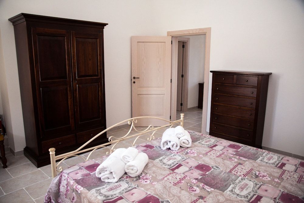 Superior Apartment, Queen and Sofa Bed, Courtyard View, Patio