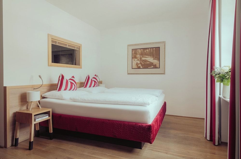 Economy Double Room (Elixhauser)