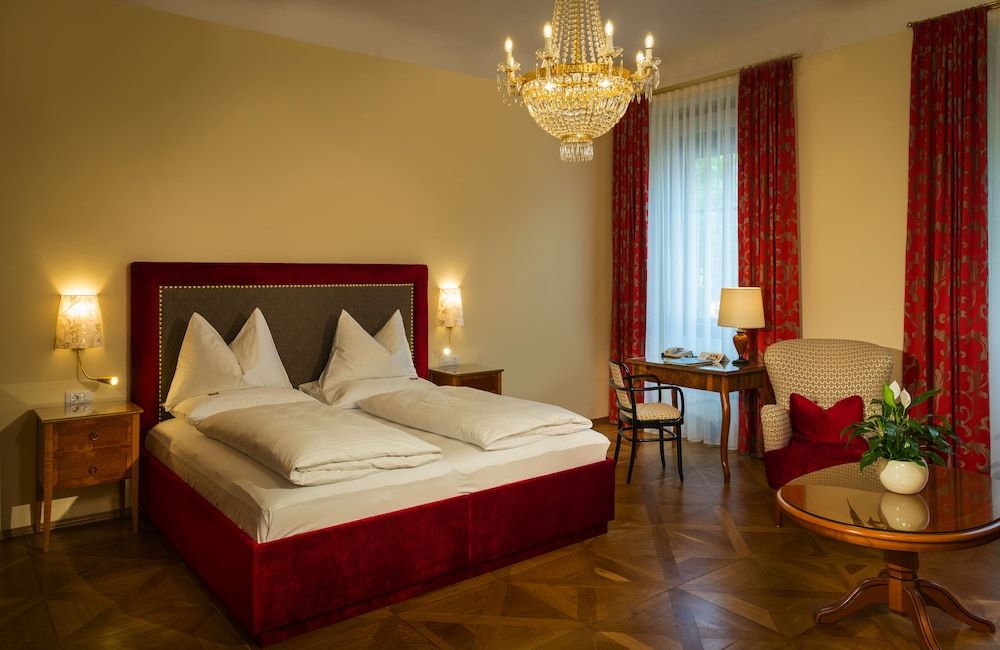 Parkhotel Graz - Traditional Luxury Standard Double Room 3