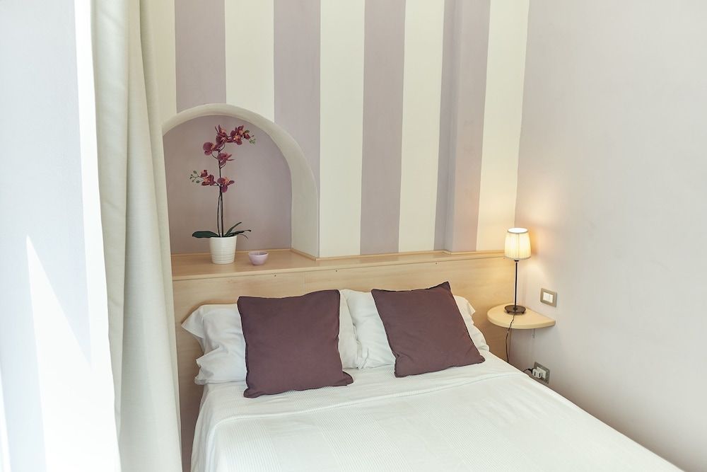 B&B di Piazza del Duomo Basic Double Room, 1 Double Bed, Non Smoking (Small Room with External bathroom) 2