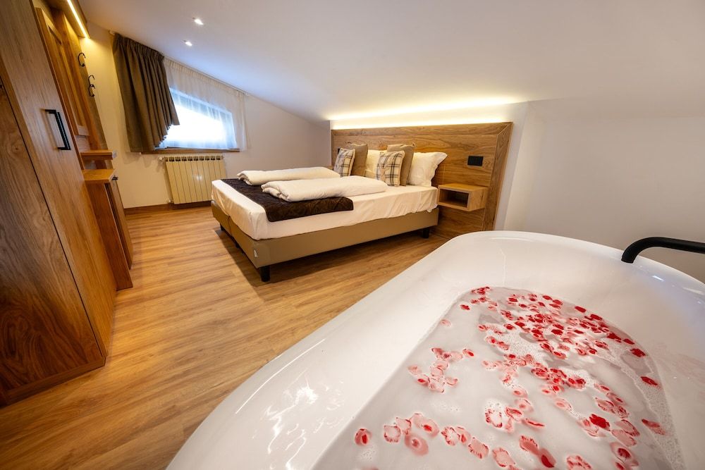 Hotel Iris Junior Room, 2 Bedrooms, Tower 4