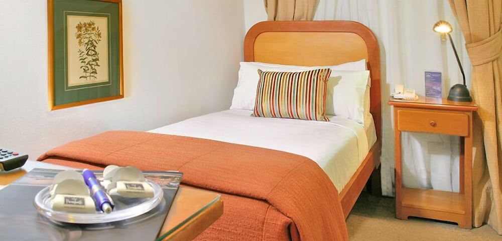 undefined Hotel Presidente 5