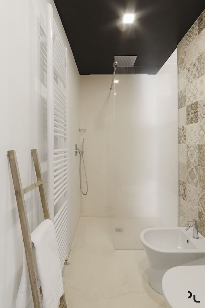 Hydria Residence Deluxe Double Room 5