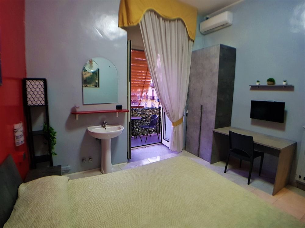 Hotel Ginevra Double Room, Shared Bathroom 10