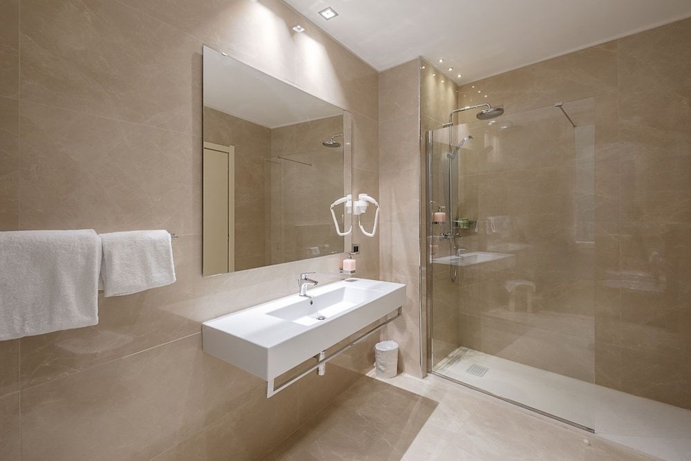 Hotel Touring Triple Room 8