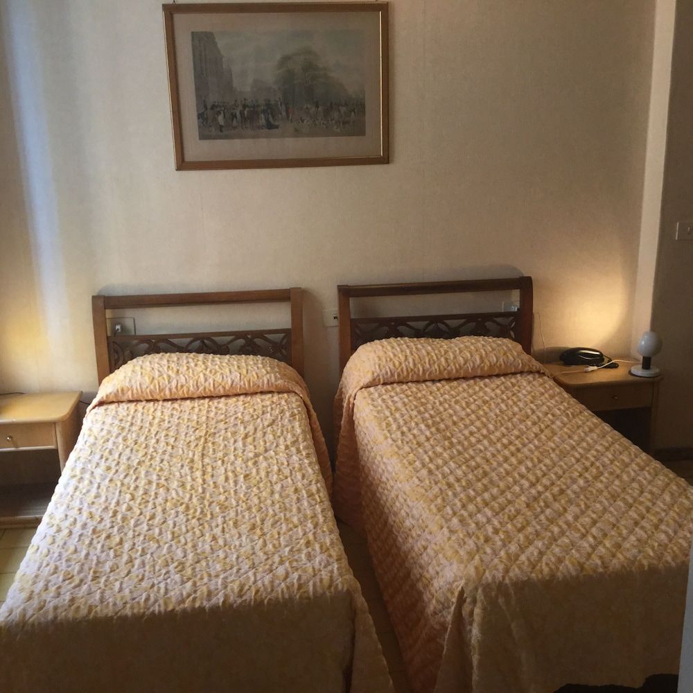 undefined Hotel Touring 3