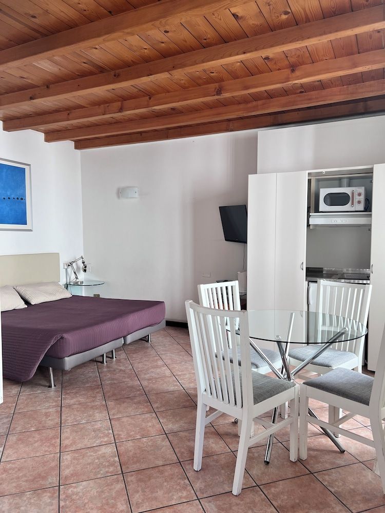 Residence Diaz Comfort Studio, 1 Bedroom, Kitchen, City View 7