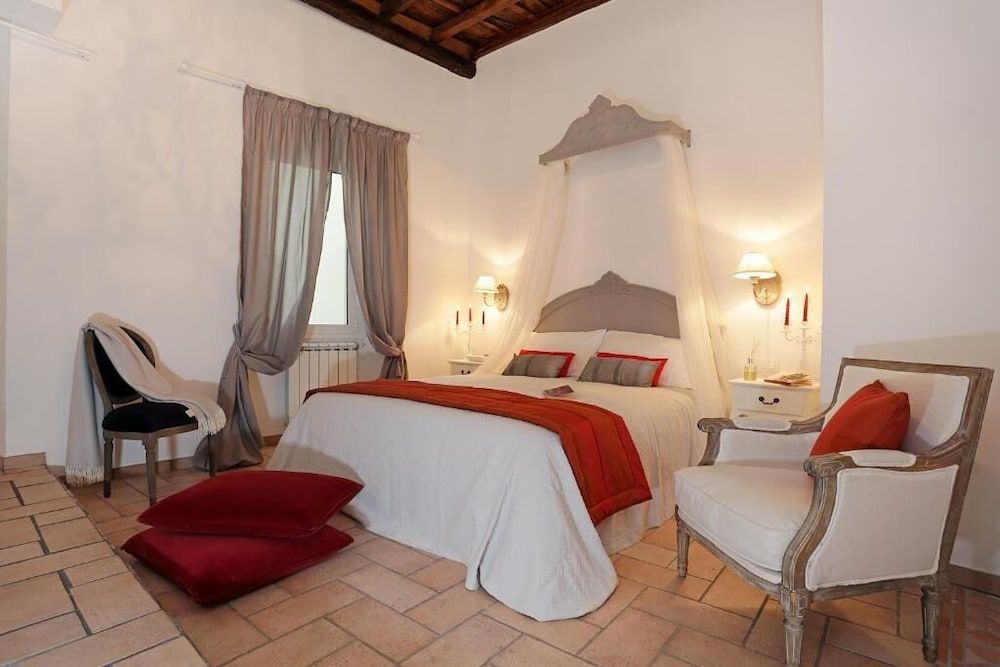 Madonna de’ Monti Suites Superior Double Room 10