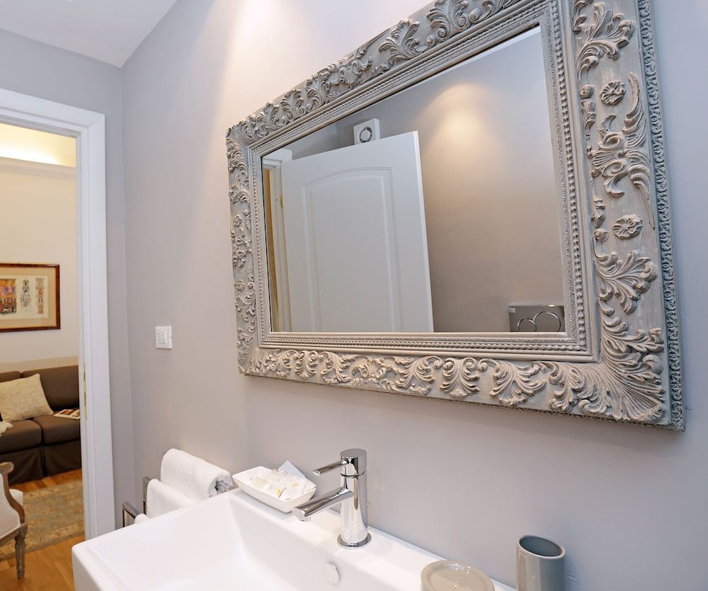 Madonna de’ Monti Suites Junior Suite 4