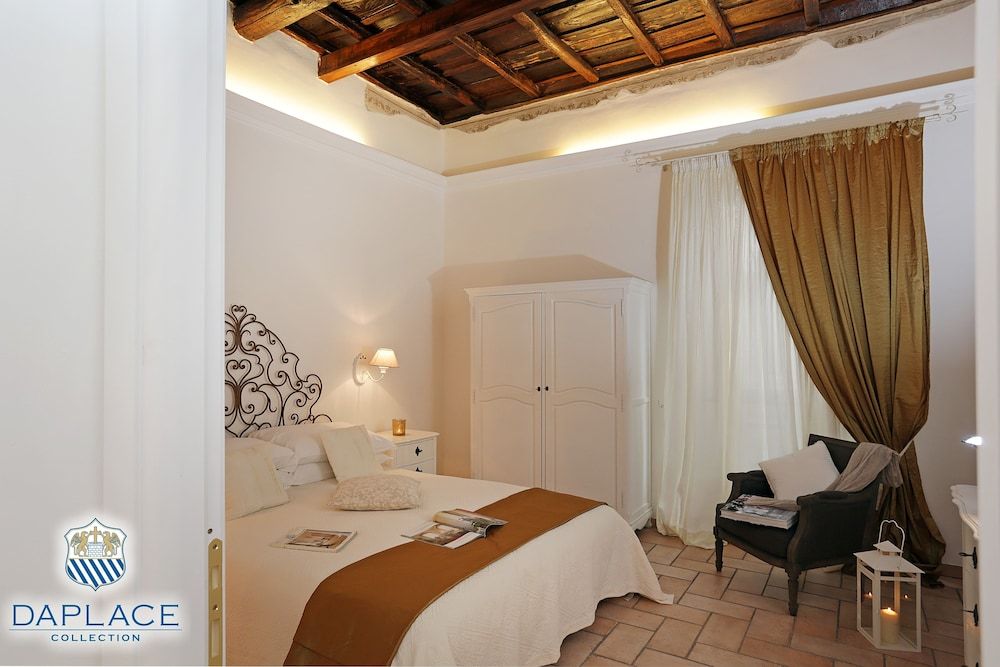 Madonna de’ Monti Suites Superior Double Room 14