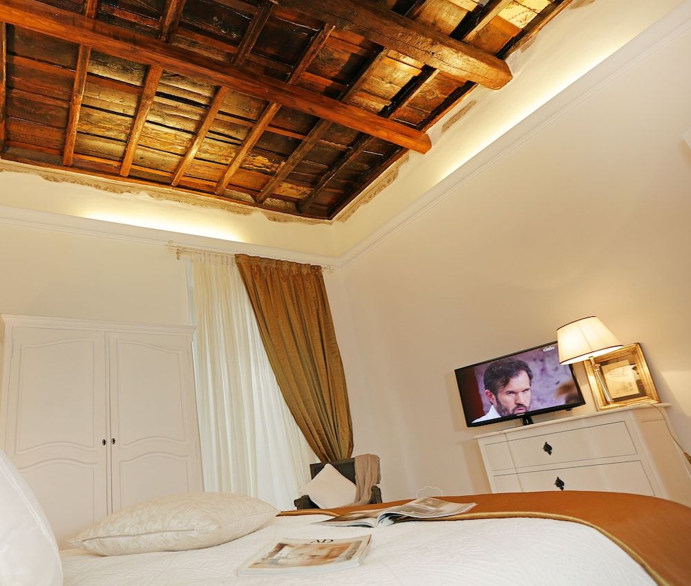 Madonna de’ Monti Suites Superior Double Room 18