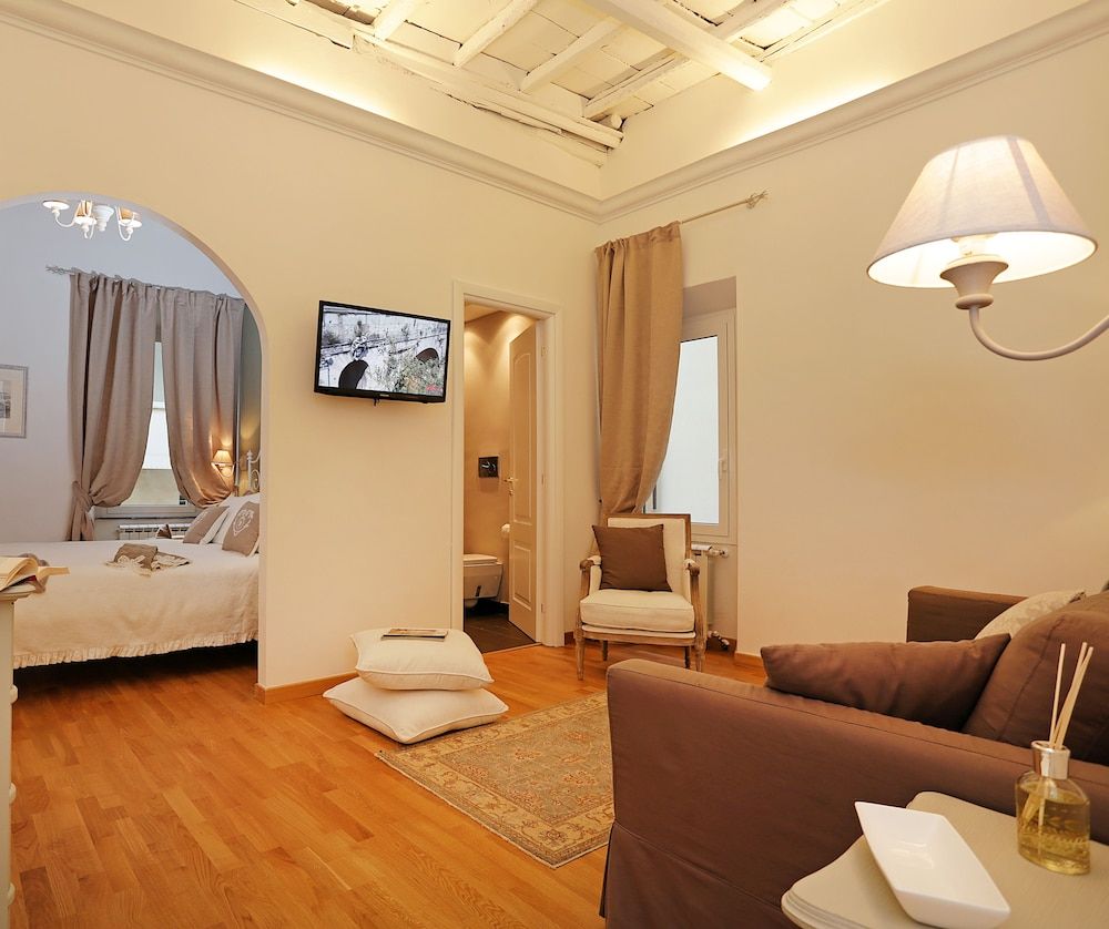 Madonna de’ Monti Suites Junior Suite 10