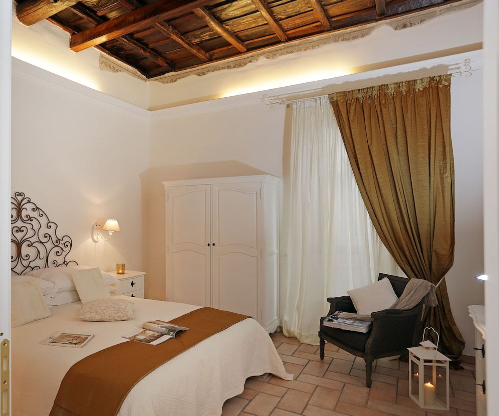 undefined Madonna de’ Monti Suites 10