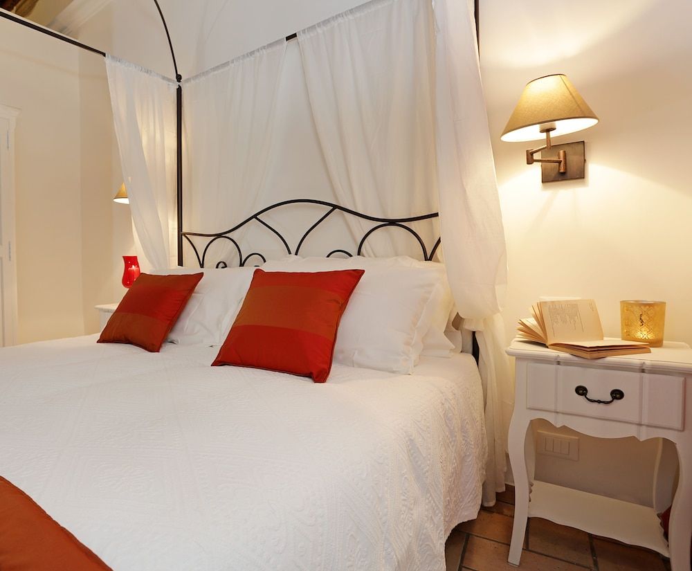 Madonna de’ Monti Suites Superior Double Room 7