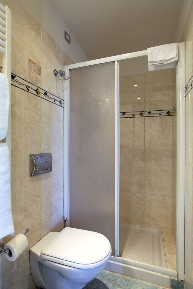 Hotel Bologna Triple Room 5