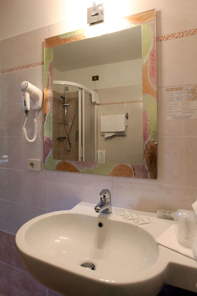 Hotel Bologna Quadruple Room 3