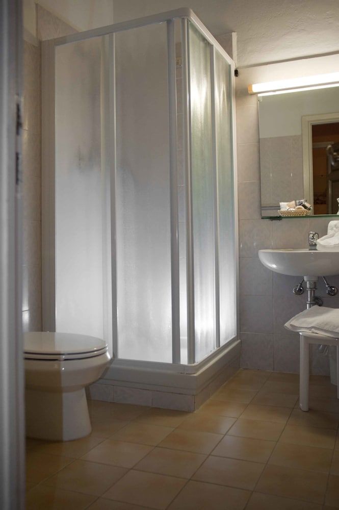 Hotel Beatrice Double Room 11