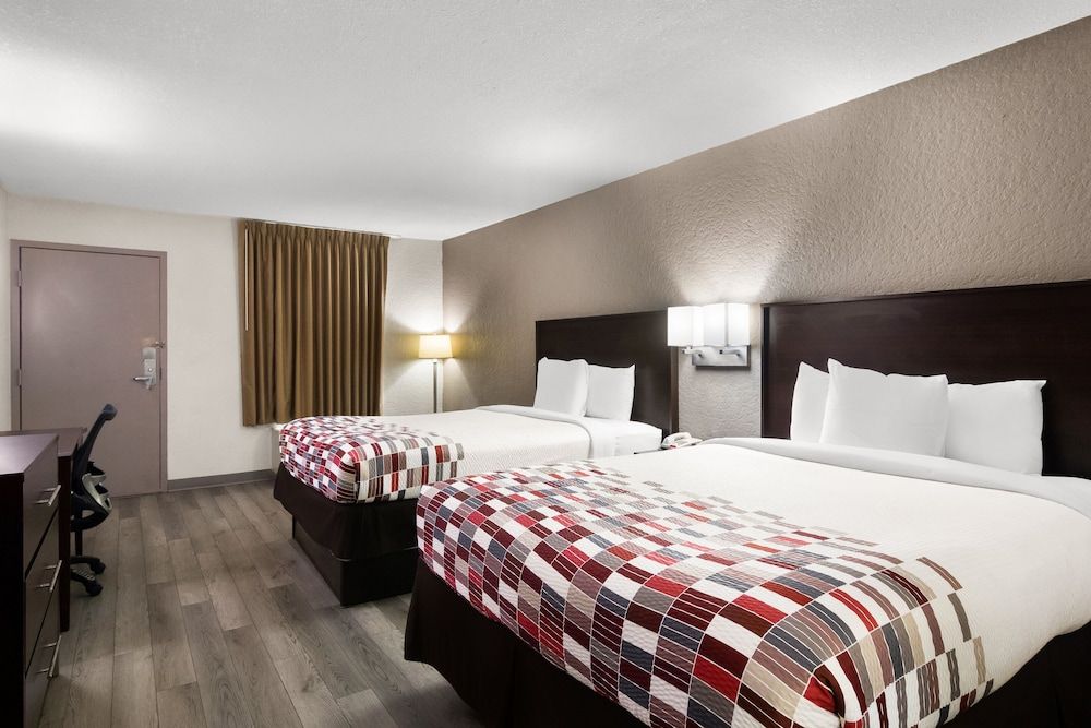 Deluxe Room, 2 Queen Beds, Smoking