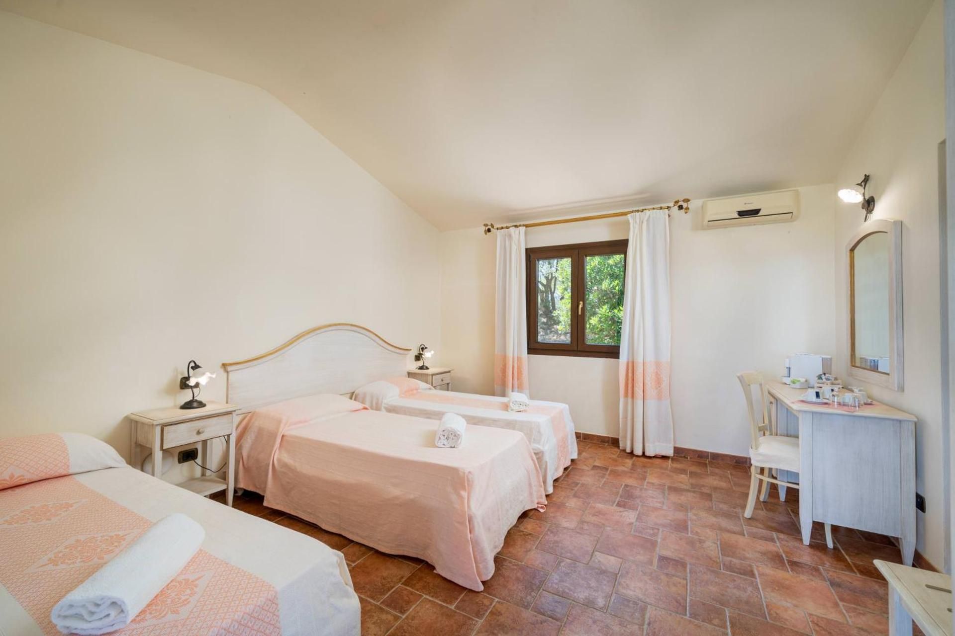 Twin Room with Patio and Garden View