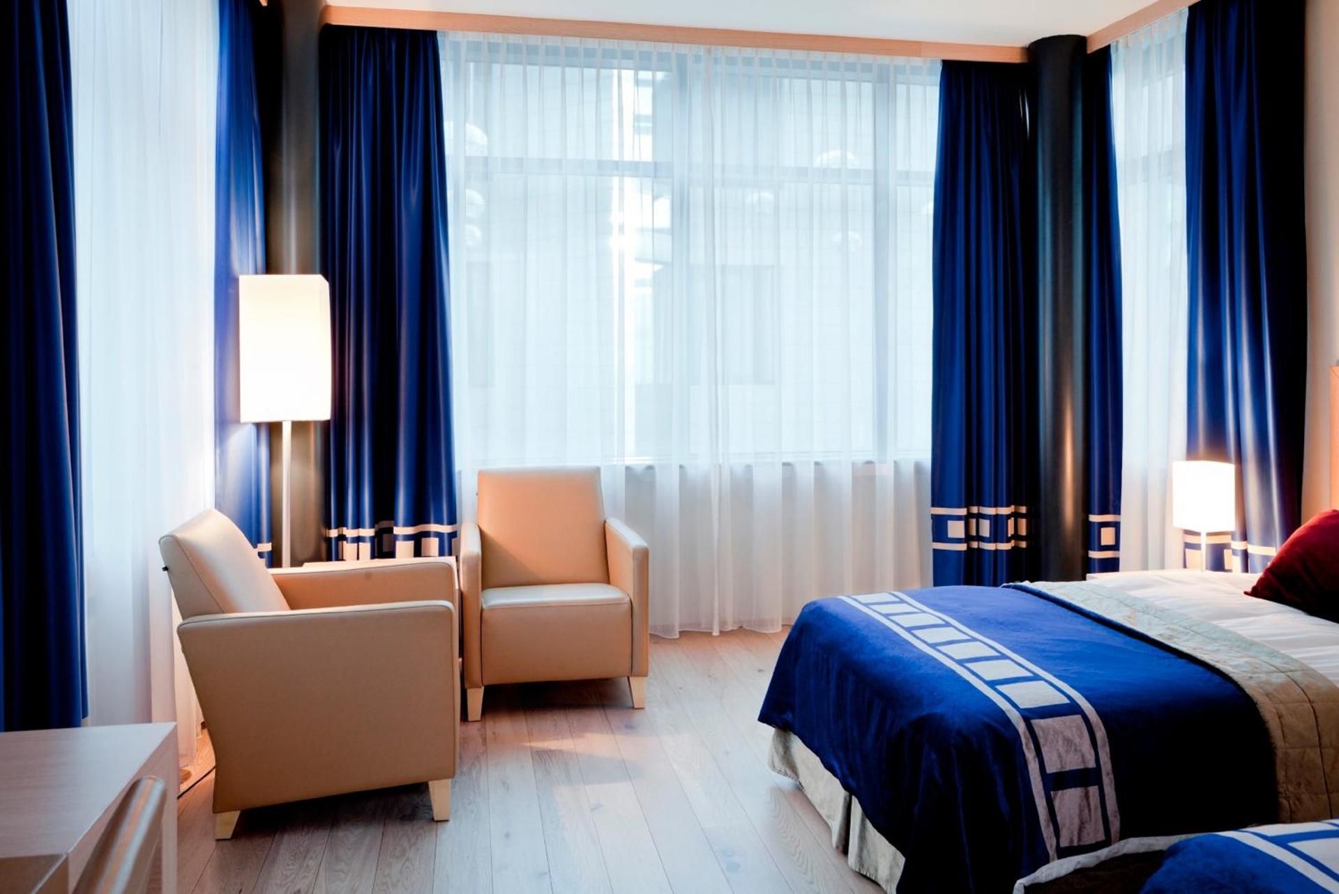 Twin Guest Room Atrium View