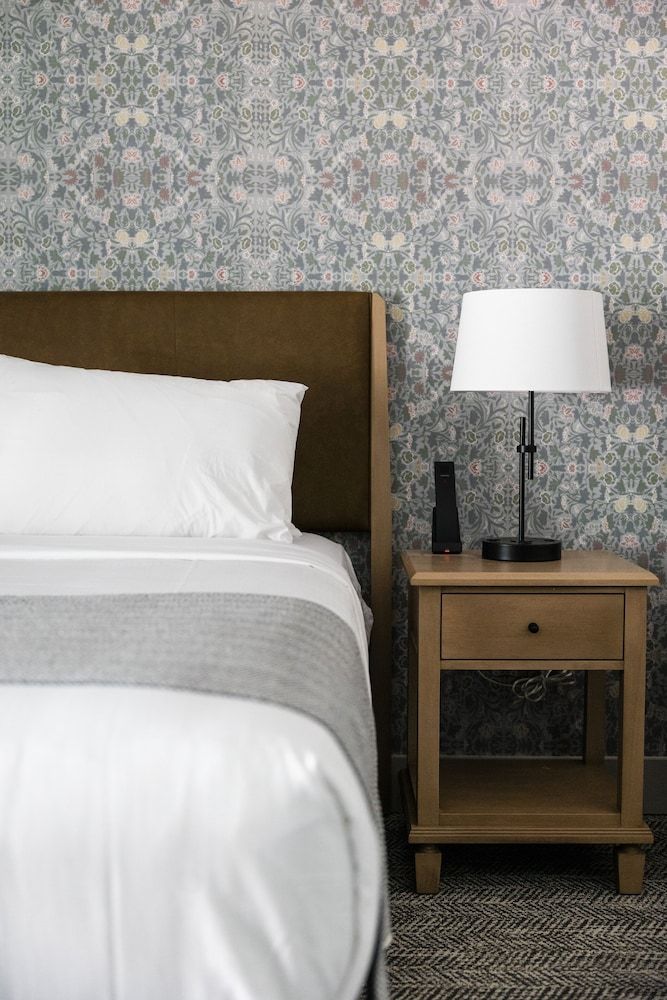 Room, 1 King Bed, Accessible (Mobility & Hearing, Roll-in Shower)