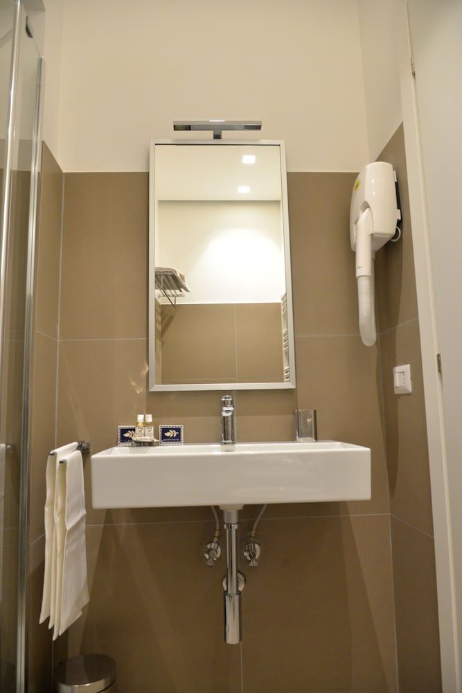 Little Rose Residence Double Room (Red Rose) 3