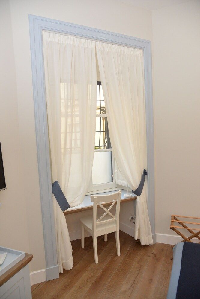 Little Rose Residence Double Room (Red Rose) 5