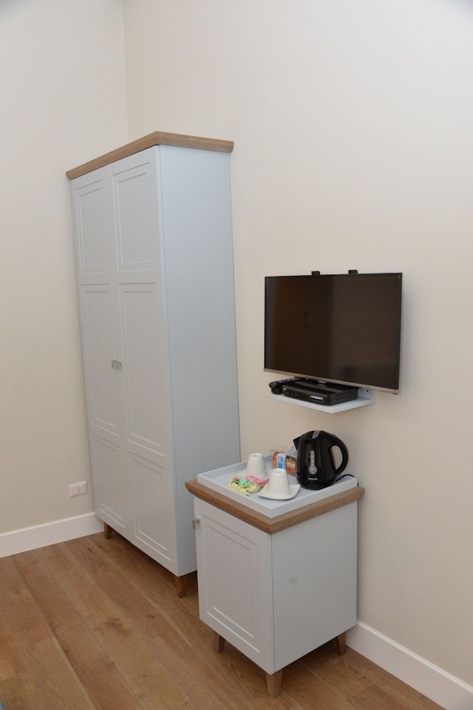 Little Rose Residence Double Room (Red Rose) 6