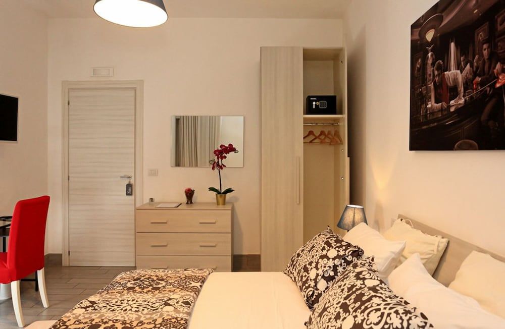 Suite (Rosa)
