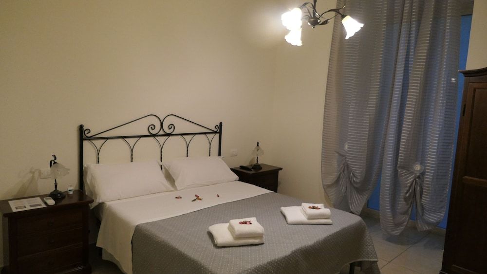 B&B Dimora Cirillo Basic Double or Twin Room (Plebiscito) 3