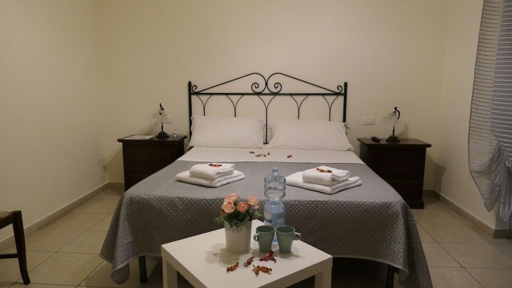 B&B Dimora Cirillo Basic Double or Twin Room (Plebiscito) 4