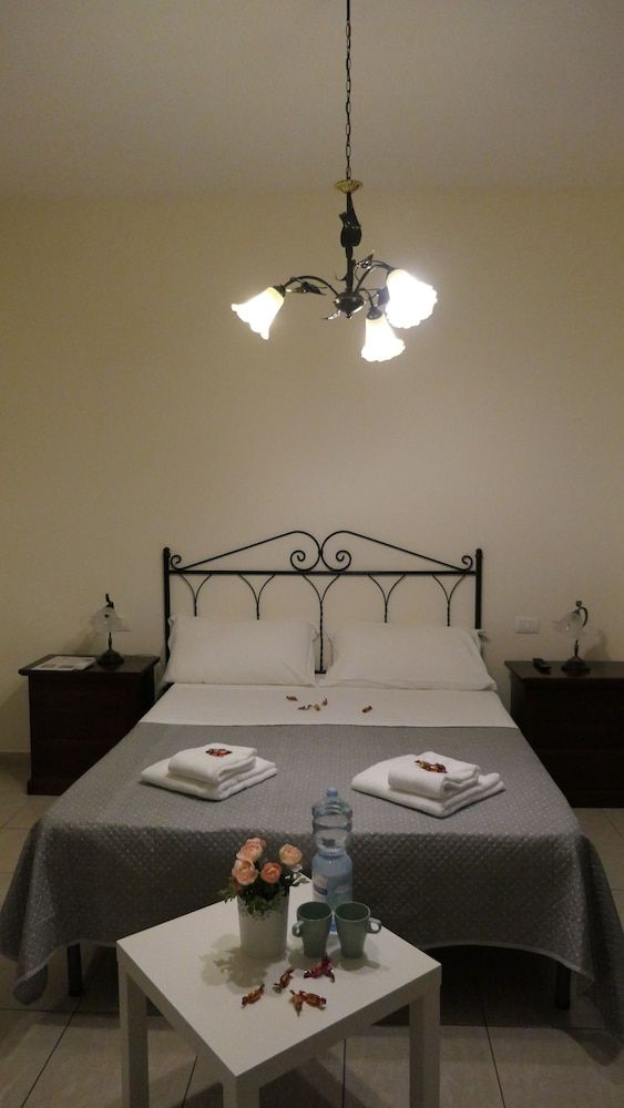 B&B Dimora Cirillo Basic Double or Twin Room (Plebiscito) 5