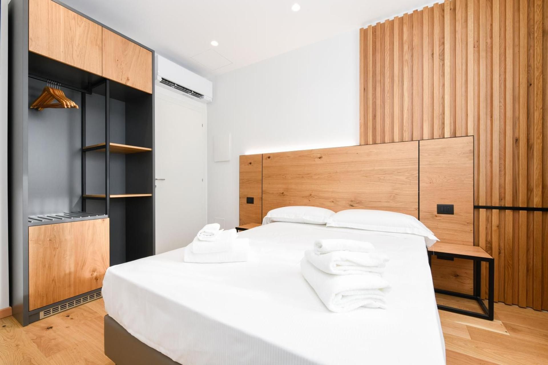 Double Room with French Bed - Non-Smoking