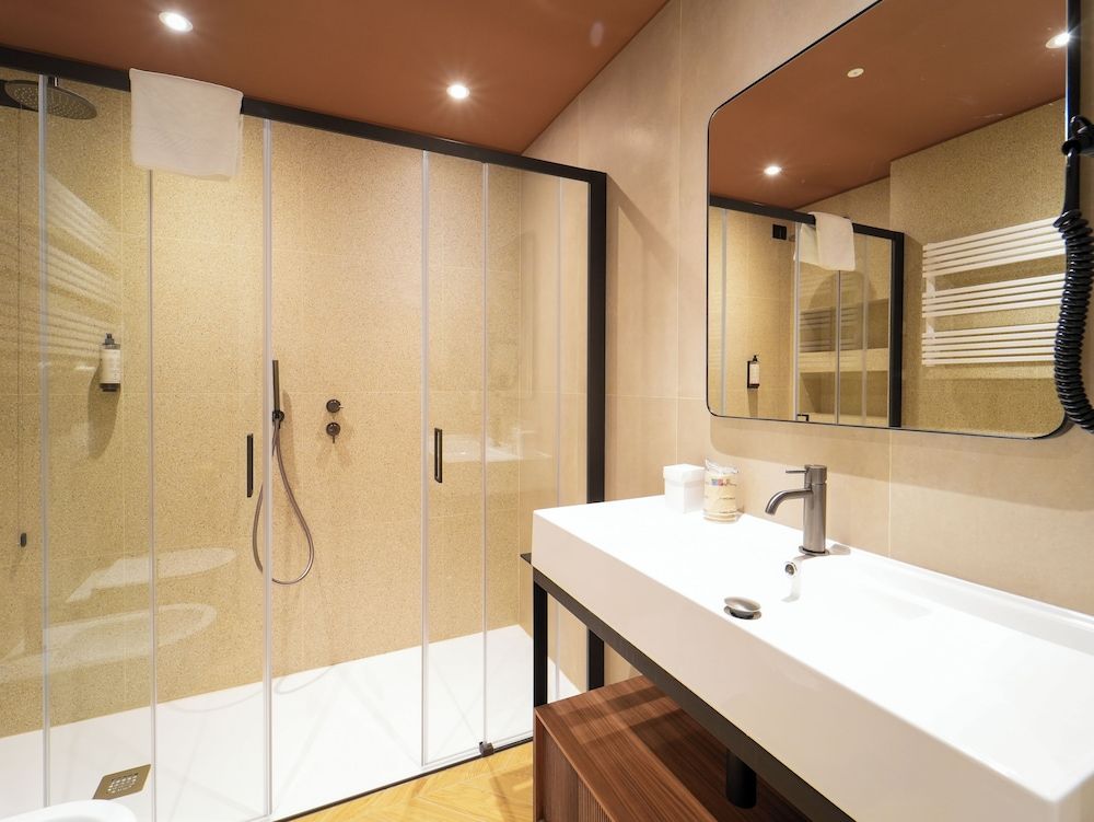 Best Western Hotel Arya Comfort Room, Multiple Beds, Non Smoking, Patio (2 queen and 1 single bed) 3