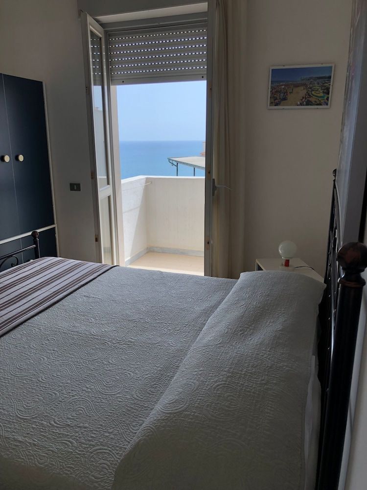 Standard Double Room, Sea View (laterale)