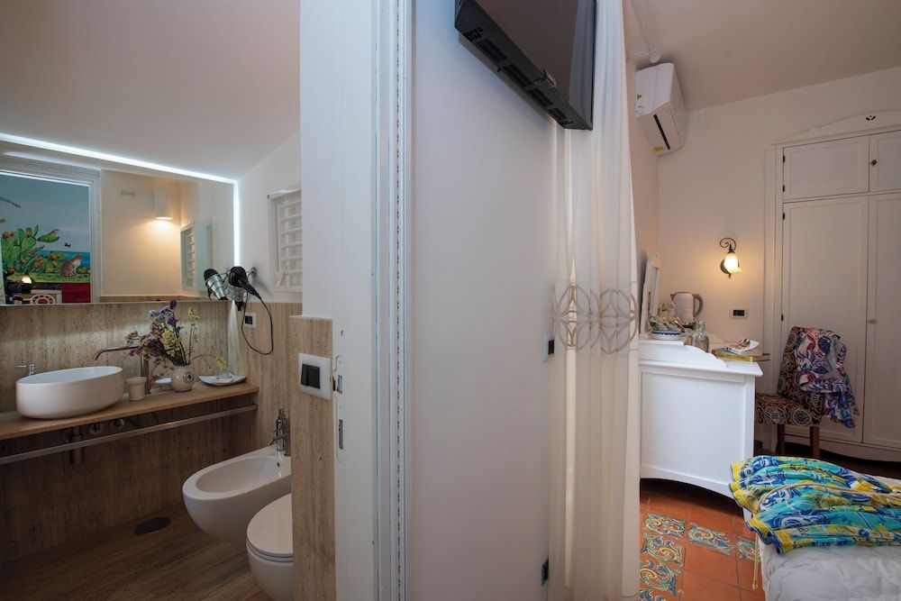 Hotel Antica Repubblica Standard Room, 1 Queen Bed, Terrace, Courtyard Area 7