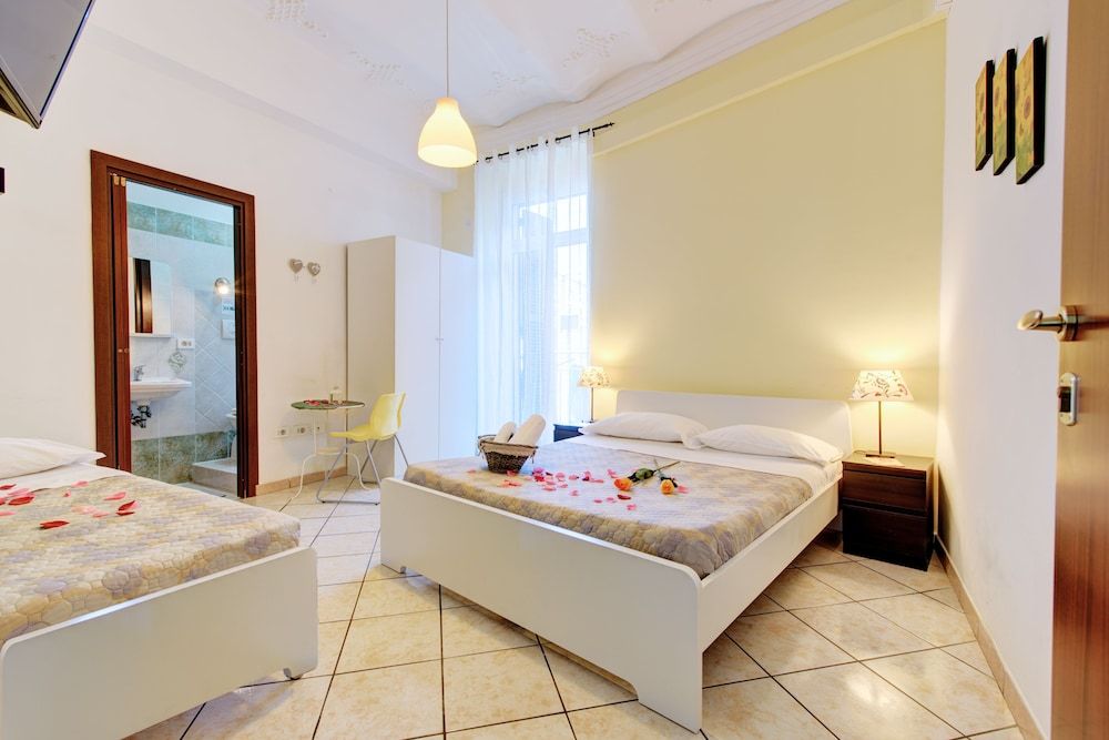 undefined In the Center Guesthouse 4