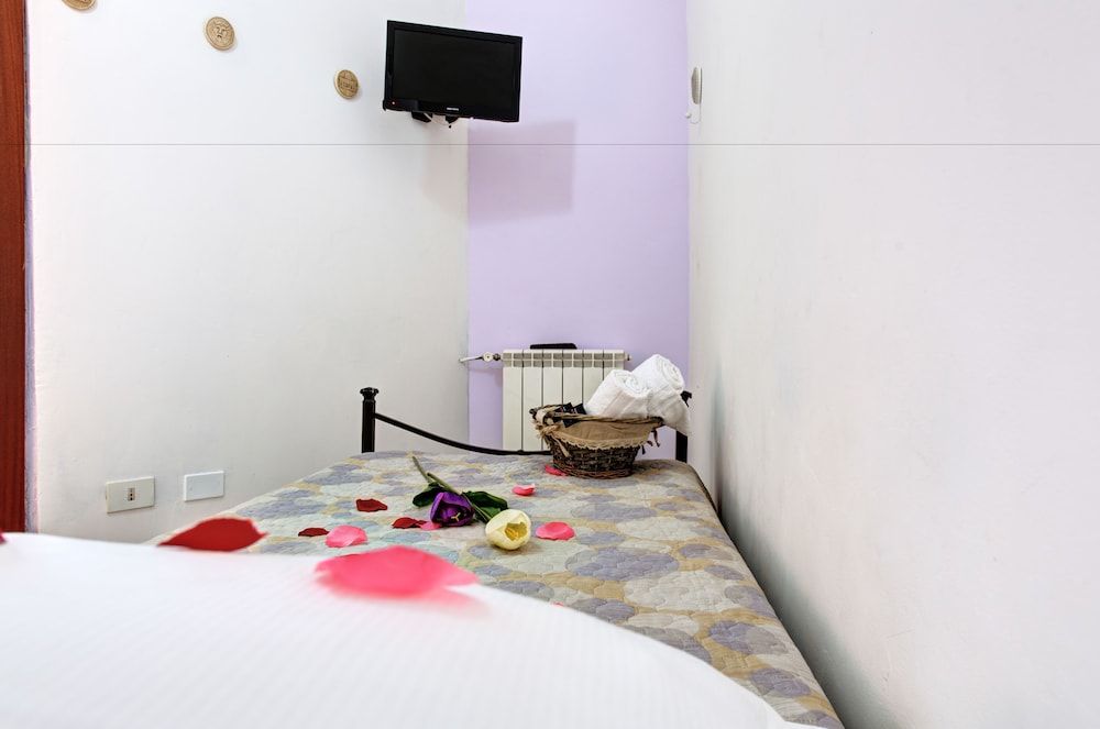 Single room shared bathroom 3° floor no lift