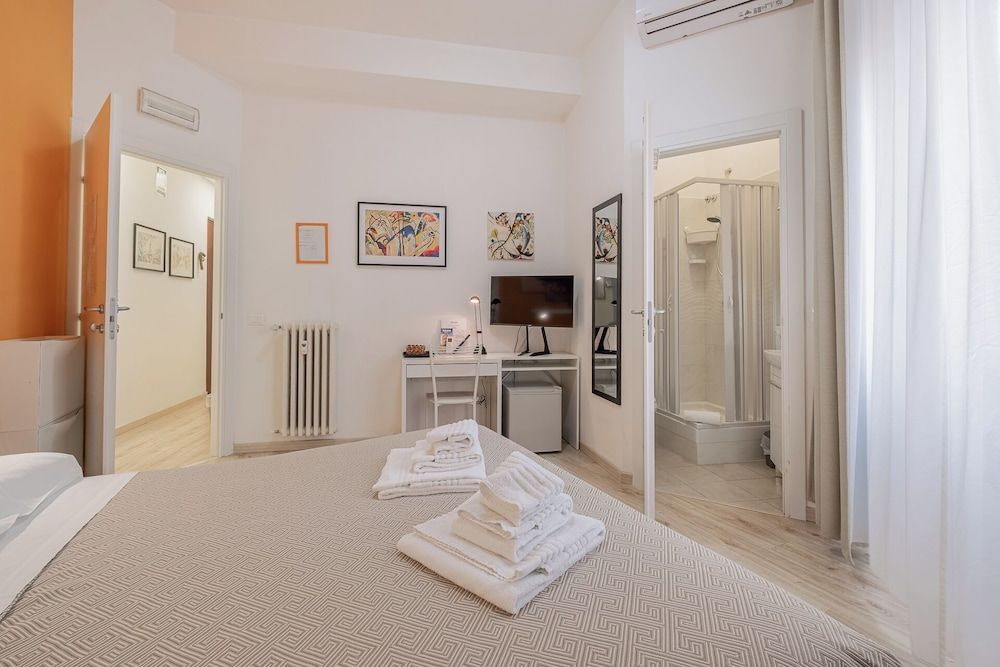 Damiani & Sister Guest House Double Room 5