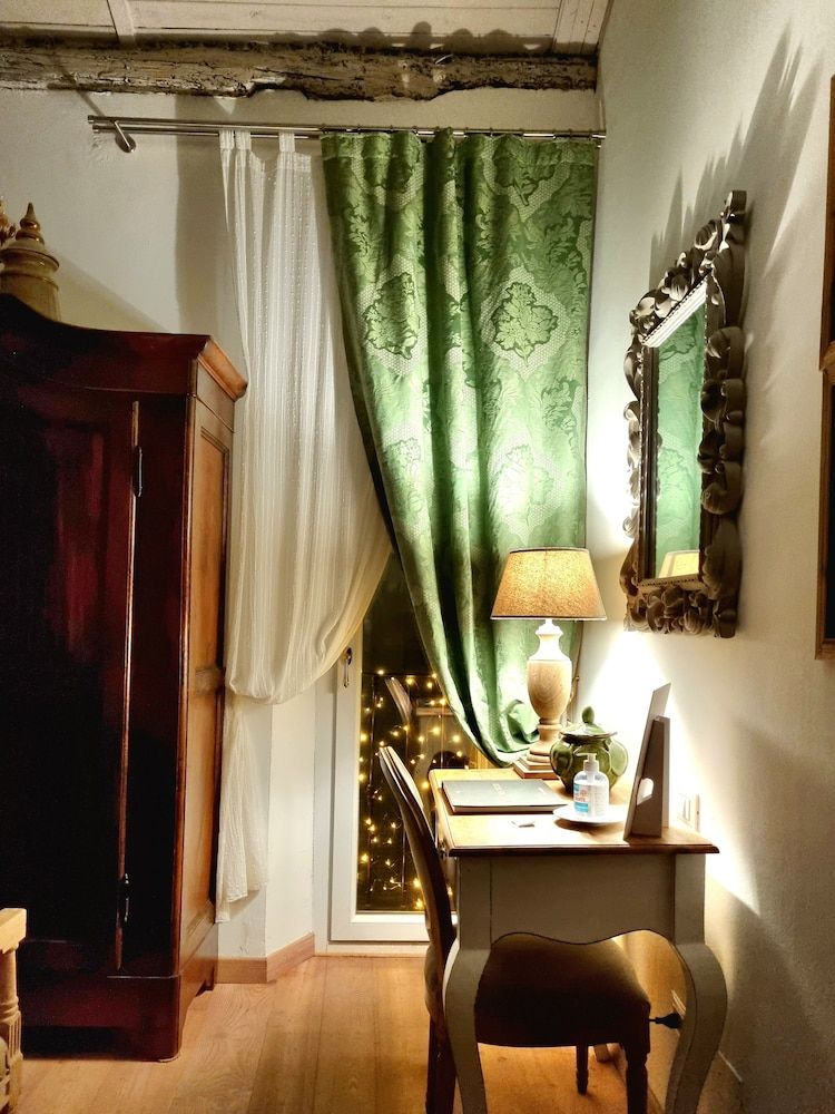 Le Stanze del Cardinale Panoramic Double Room, City View (Quarto Piano - Forth Floor) 3