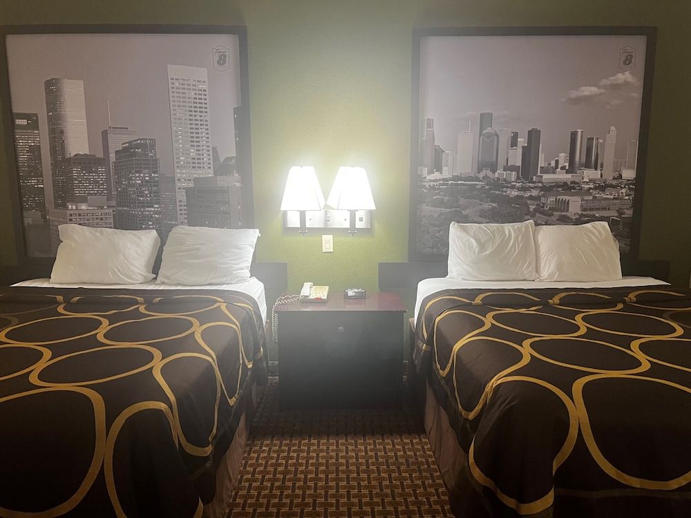 undefined Super 8 by Wyndham IAH West/Greenspoint 8