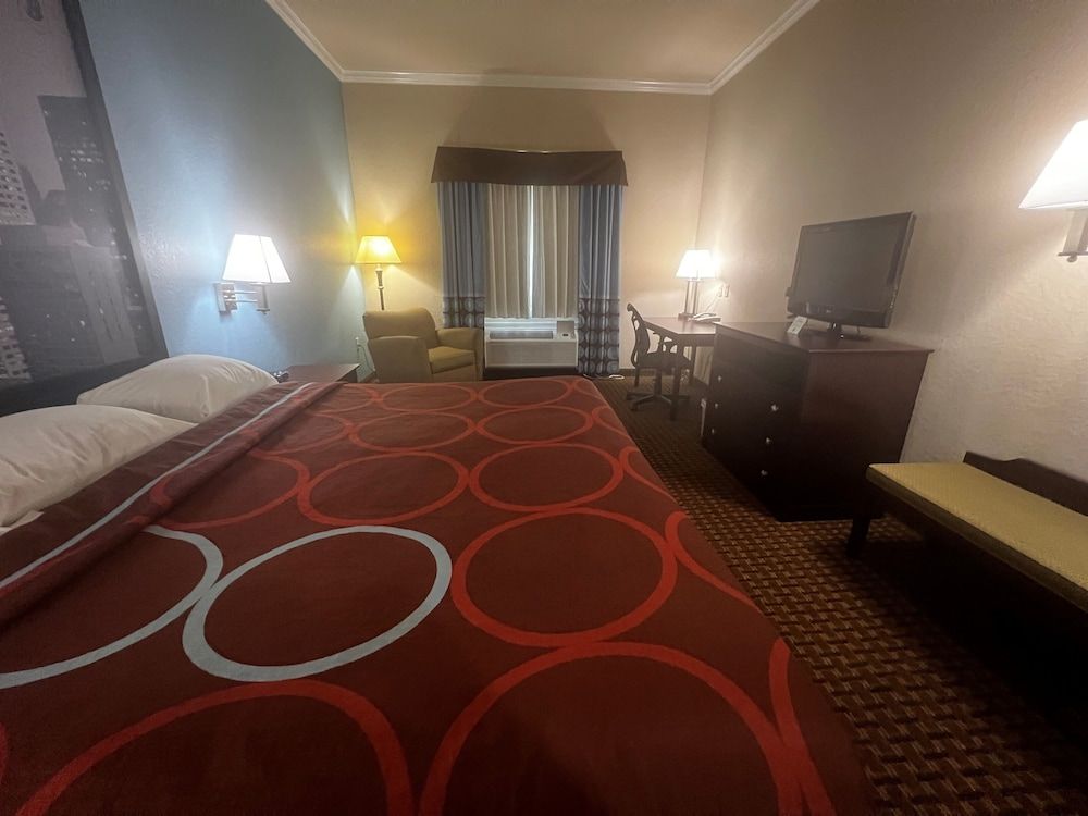 Super 8 by Wyndham IAH West/Greenspoint Standard Room, 1 King Bed, Non Smoking 2