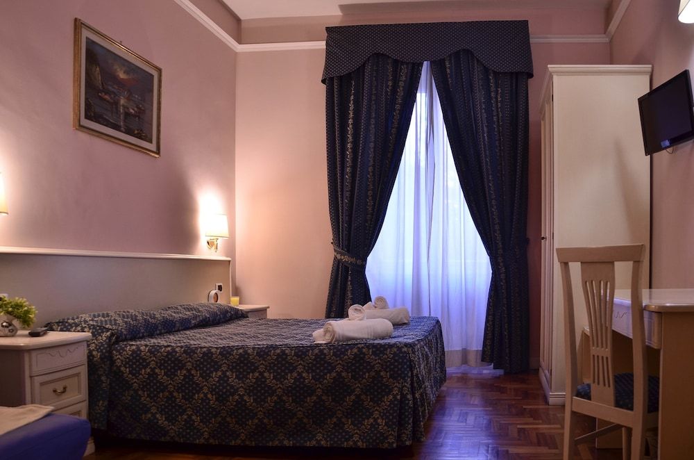 Annette Double Room (extra bed - external private bathroom) 8