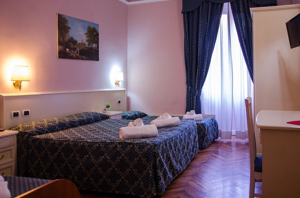 Annette Quad Room with External Bathroom 13