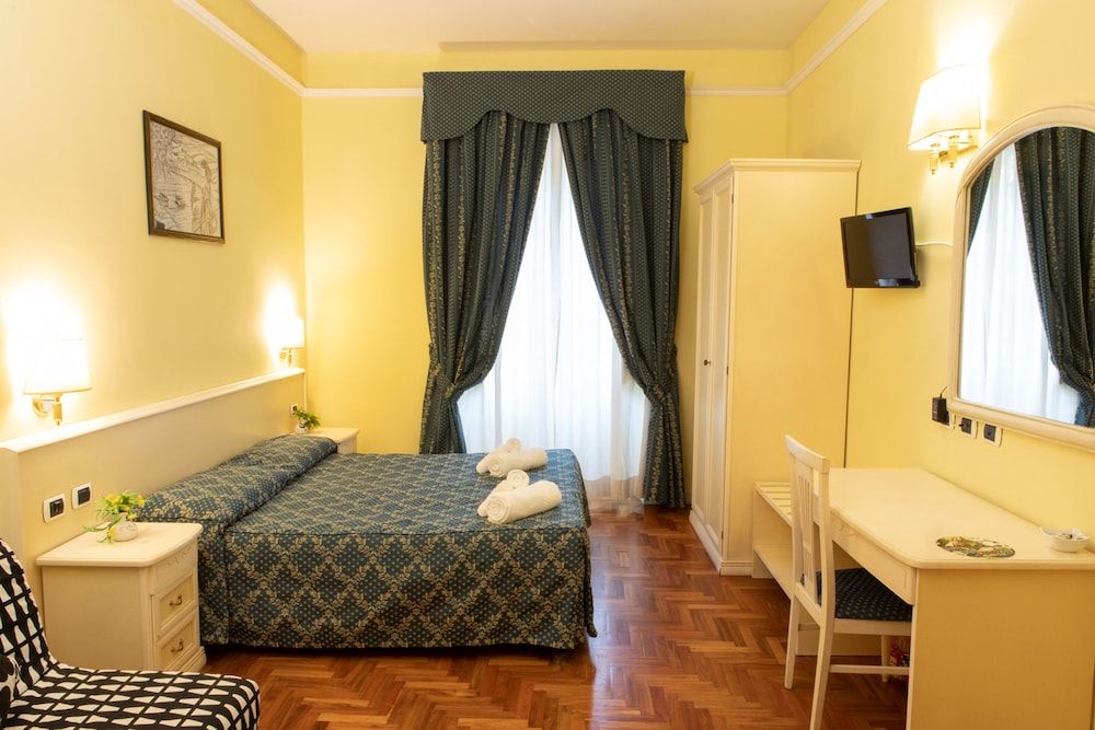 Annette Double Room (extra bed - external private bathroom) 2