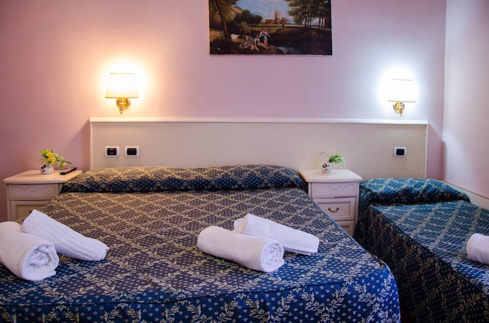 Annette Quad Room with External Bathroom 14